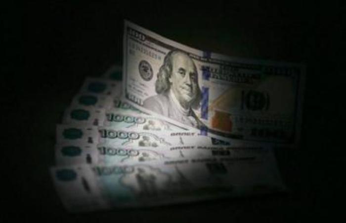 В рашкостані вартість долара на готівковому ринку досягла позначки в 190 рублів.