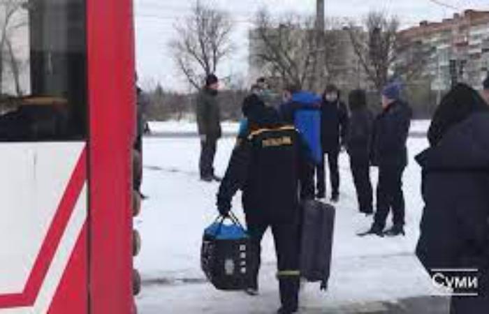 Триває евакуація населення з постраждалих регіонів України