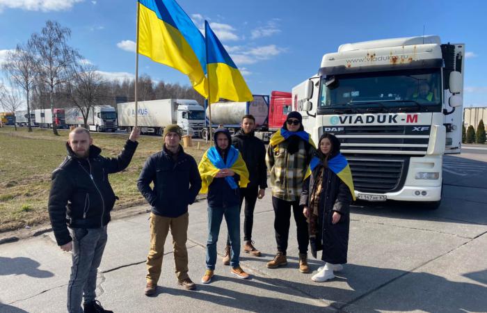 Польські активісти спільно з українськими заблокували російські фури у Польщі