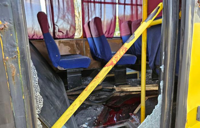 У Херсонській області внаслідок обстрілу маршрутки постраждали 7 громадян