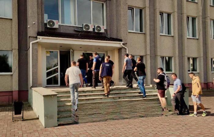 ⚡️Прямо зараз в Нетішині, Хмельницька область, СБУ проводить обшуки в міській раді