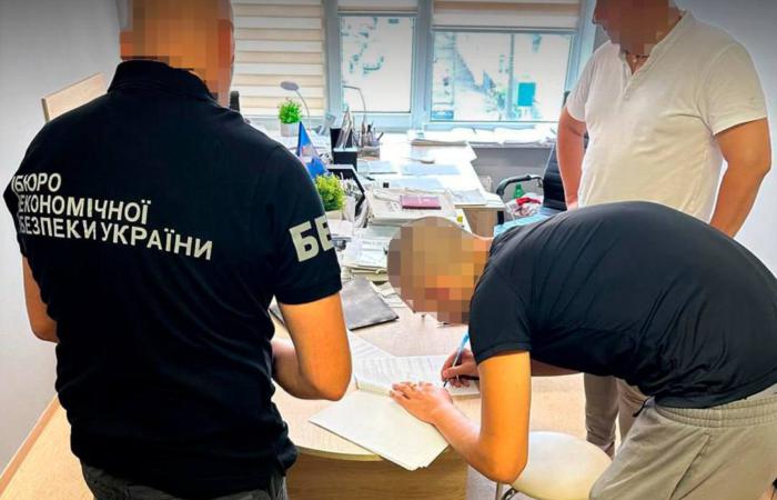 Детективи ТУ БЕБ у Львівській області викрили незаконне ввезення елітних авто з-за кордону під виглядом гуманітарної допомоги для ЗСУ