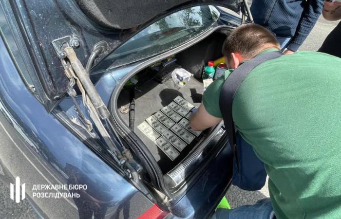 За матеріалами ДБР 5 років позбавлення волі отримали митники Черкащини за отримання хабаря