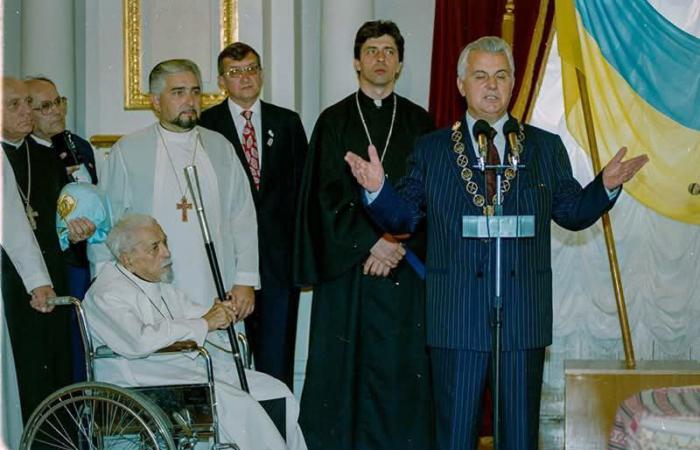 🇺🇦 24 серпня 1992 року: символічна подія в українській історії 🇺🇦