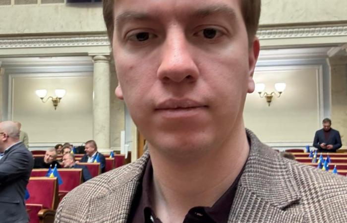 💰 Депутат на пільгах, родина — в еліті: як Артем Кунаєв орендує квартиру у свого батька за бюджетні кошти