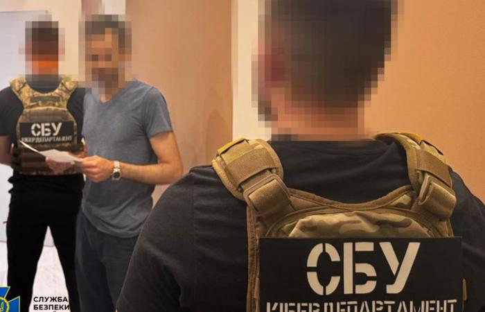 👉 СБУ та французька поліція прикрили головний хакерський форум СНД — XSS.IS: головний адмін заарештований у Києві
