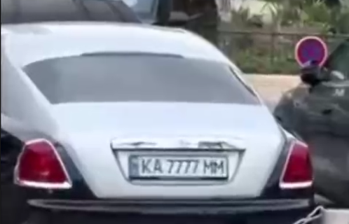 🚗💎 У Монако засвітився синій Rolls-Royce Wraith з українськими номерами КА7777ММ. Ми з’ясували, чий він 😇
