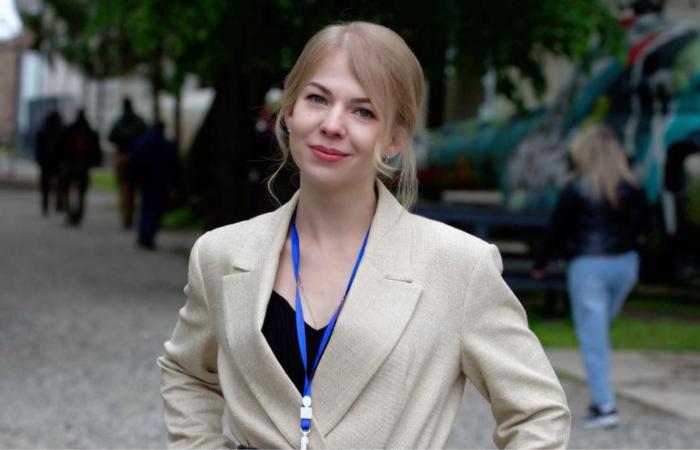 🔈 Посадовець Мінрозвитку Олександр Звездін з дружиною отримують квартири та іномарки у подарунок