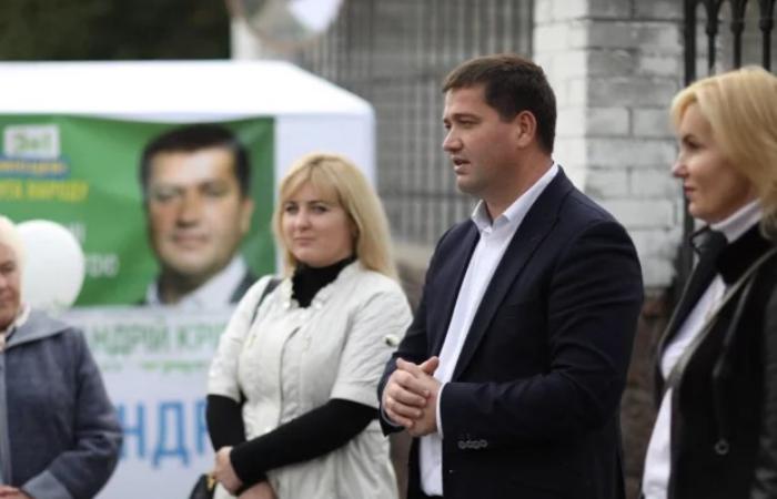 Голова медкомісії Київщини уникає служби, будує бізнес у Криму та офіційно «безробітний»