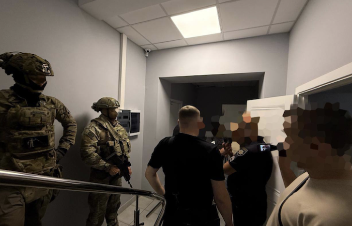 СБУ проводить обшуки в ексдетективів НАБУ, що перейшли в «Укрзалізницю»: Бюро заявляє про «тиск»