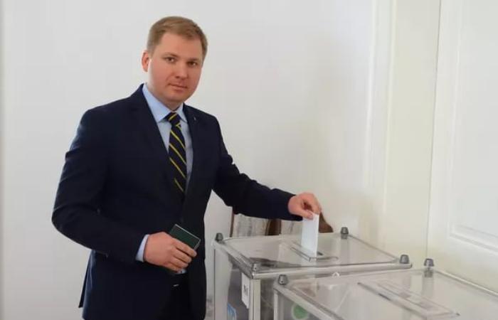Мільйони готівкою, VIP-авто та елітна нерухомість: зять екснардепа Домбровського претендує на крісло заступника міністра