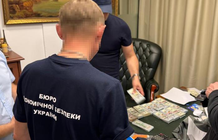 Контрабанда на 10 мільйонів доларів: БЕБ викрило схему ввезення елітних годинників та ювелірних виробів у потягах 