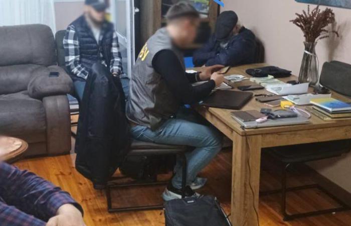 ⚖️ НАБУ і САП затримали прокурора Офісу Генпрокурора Сергія Саєнка при отриманні $200 тисяч хабара