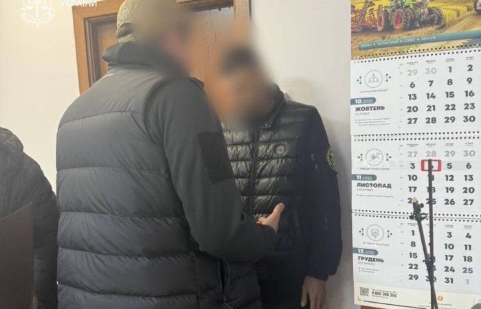 Затримано посадовців Київської митниці за корупційну схему на розмитненні авто зі США