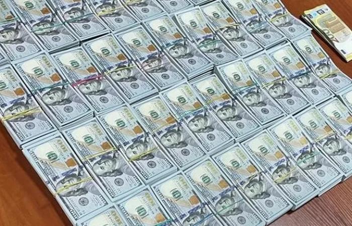 Валюта без декларації. Як під час війни українці вивозять мільйони готівкою і нічого за це не отримують