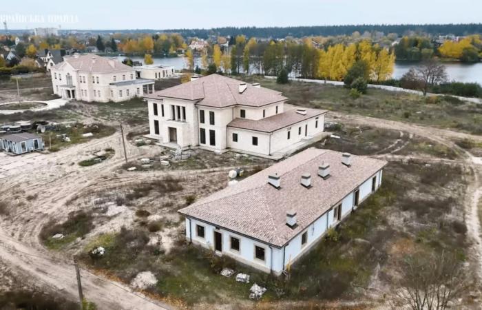 Чернишов ховав маєтки, дружина — документи. НАБУ дісталось і до університету