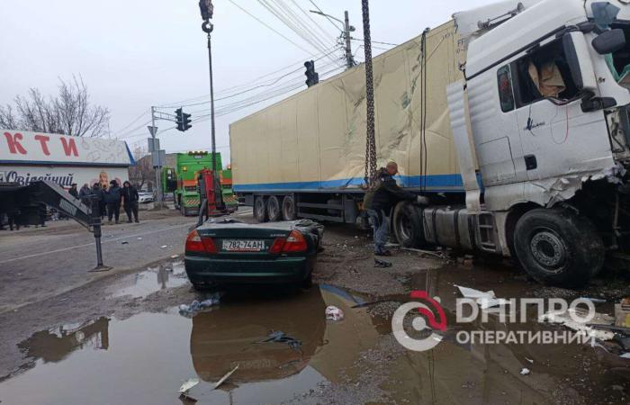 Начальник ТСЦ МВС у Дніпрі Олександр Хтомінський придбав синові авто нижче ринку — а за кілька тижнів той став фігурантом масштабної ДТП