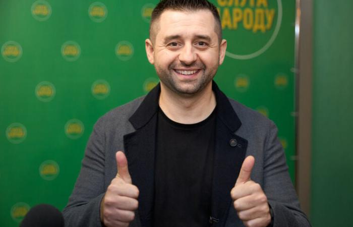 Окремі політичні та економічні конфлікти формують нову конфігурацию впливу у владі