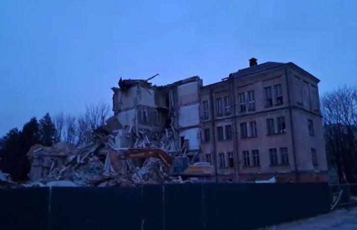 У Львові повністю демонтували п'ятиповерховий корпус на Чупринки, 130