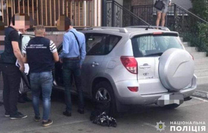 Затриманий на хабарі начальник митниці поновився через суд і відсудив 800 тисяч