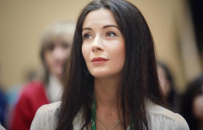 Ольга Савченко - депутатка яка на 329 тисяч зарплати накопичити 250 тисяч доларів готівкою