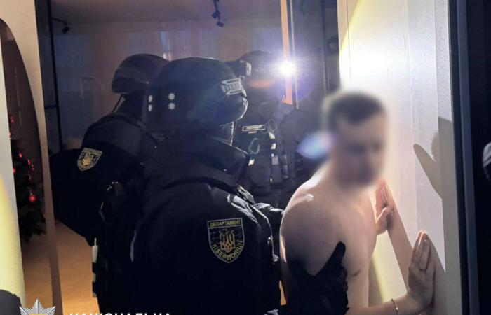 Поліція викрила групу, яка ошукала банки на 13 мільйонів гривень через POS-термінали