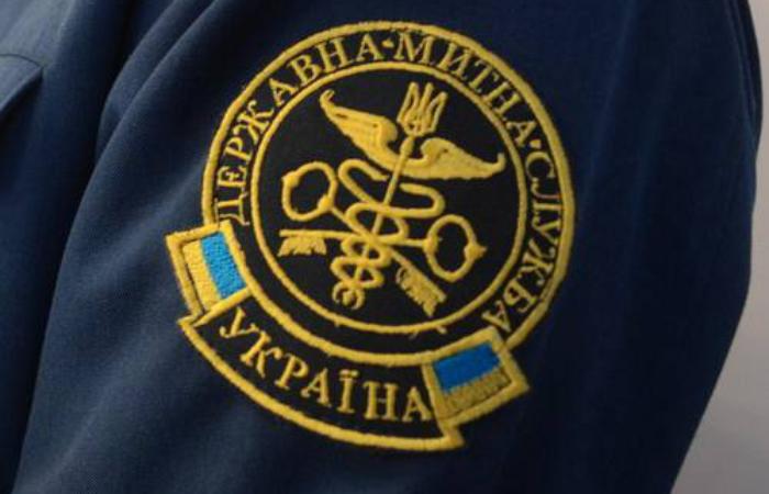 Кілька підтверджених хабарів і жоден із спільників не покараний: митник з Одещини відбувся штрафом
