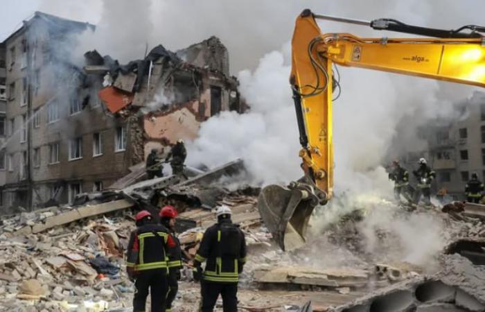 Семеро загиблих, двоє — діти: Росія вдарила балістикою по житловому будинку Харкова