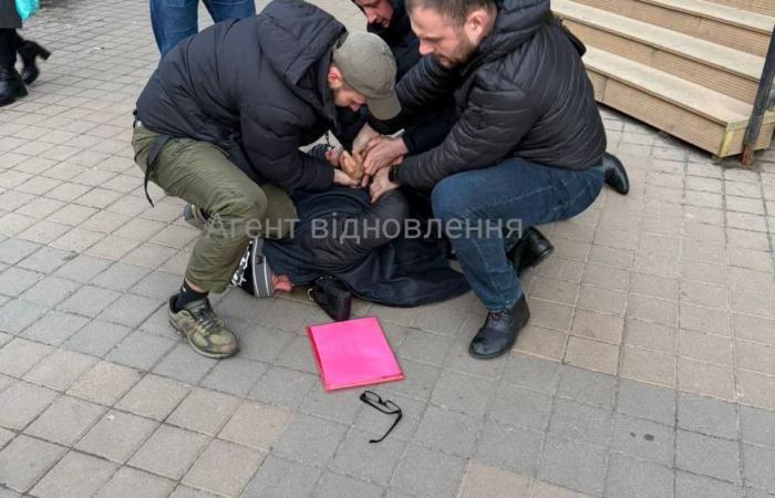 Заступника голови ДАК «Автомобільні дороги України» затримали на хабарі — поки т.в.о. голови відповідає за окремий «шлагбаум»