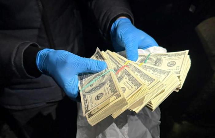 Колишній слідчий обіцяв «відмазати» від кримінала за 100 тисяч доларів — і сів на 5 років