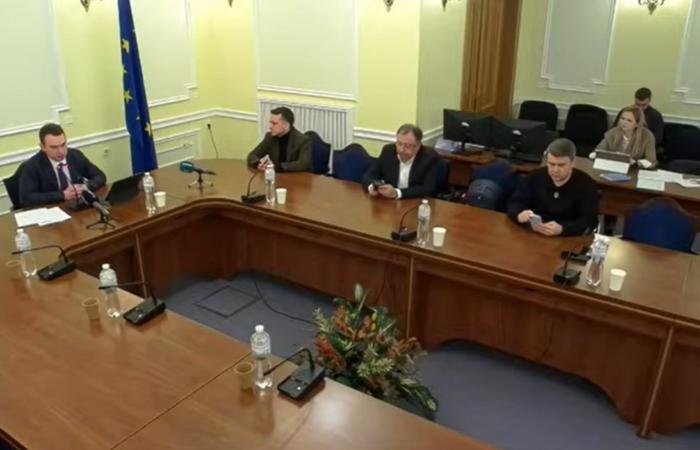 Порушення закону чи «творчість»? Чому засідання ТСК транслюються через особистий канал нардепа?