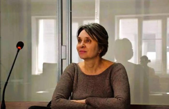 Чиновниця МСЕК з 450 тисячами доларів готівки і сином з російським паспортом отримає п'ять років умовно