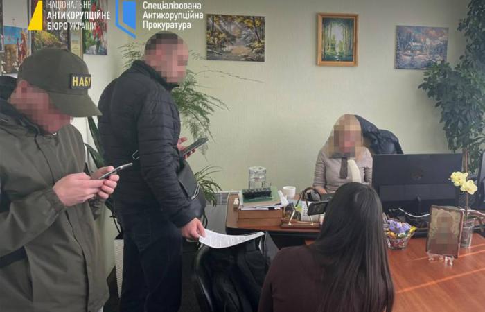 Податковий аудит на хабарі: начальниця управління ДПС на Сумщині вимагала 2 млн грн з прифронтового підприємства