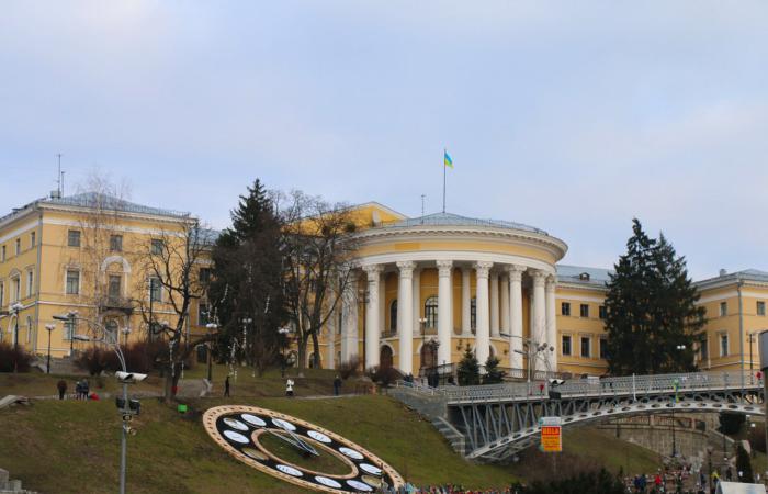 Жовтневий палац у суді: прокуратура вимагає повернути пам'ятку державі