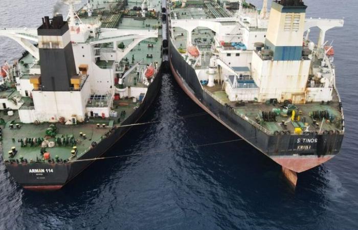 Мінооборони РФ вербує моряків на «тіньовий флот» прямо у своїх кабінетах — і платить удвічі менше ринкових ставок