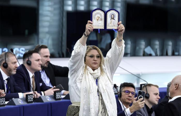 Євродепутатку, яка погрожувала