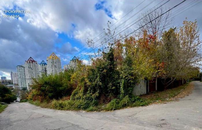 Двадцять років на краю: зсувонебезпечну ділянку в Кучминому яру повернули Києву через суд