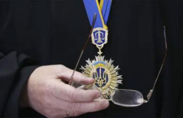 Суддя апеляційного суду сім років декларував дружину в Краматорську — а вона жила в Євпаторії з російським паспортом