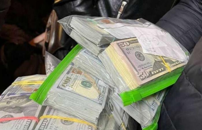 Голову ВЛК у Берегові Володимира Паука спіймали на хабарі з пів мільйоном доларів вдома