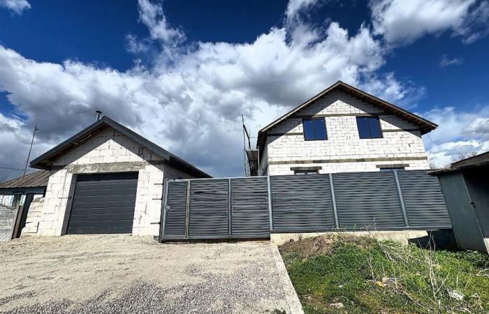 Заступниця керівника апарату КМДА Леся Верес отримала двоповерховий будинок з ділянкою на Обухівщині