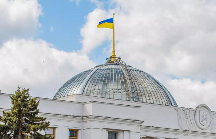 Війна війною, а Merсedes за розкладом: 15 нардепів оновили автопарк на 76 мільйонів