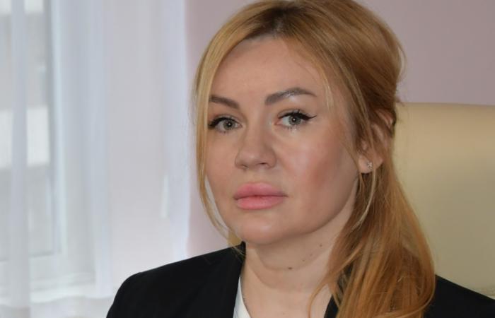 Cartier на нарадах із матерями загиблих: голова Голосіївської РДА Софія Дунаєвська перетворила держслужбу на люкс-вітрину