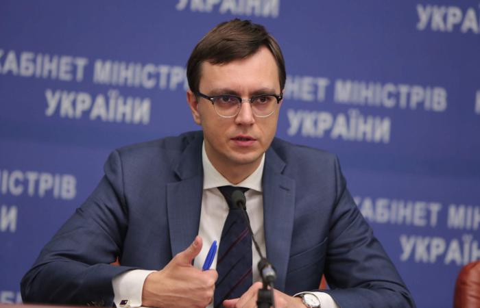 Фіктивний офіцер: як Омелян «служив» у штабі та втік до Лондона