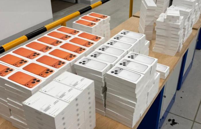 AirPods за ціною оригіналу — всередині китайський мотлох: як працює ринок підробної техніки в Україні