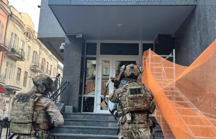 СБУ накрила керівництво Нацполіції трьох областей: п'ятеро затримані на хабарі