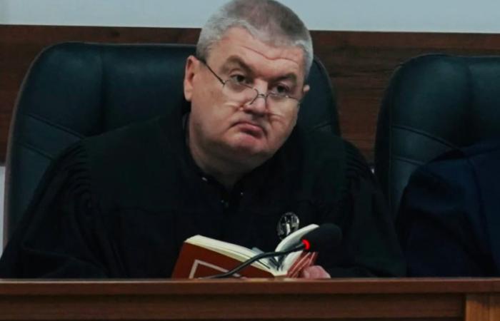 ВРП оголосила догану судді Ковтуненку, який зняв арешт із готелю