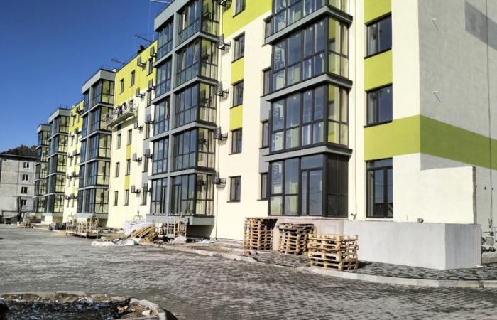 Житло для переселенців будують по дві тисячі євро за метр — удвічі дорожче за державну програму і повз Prozorro