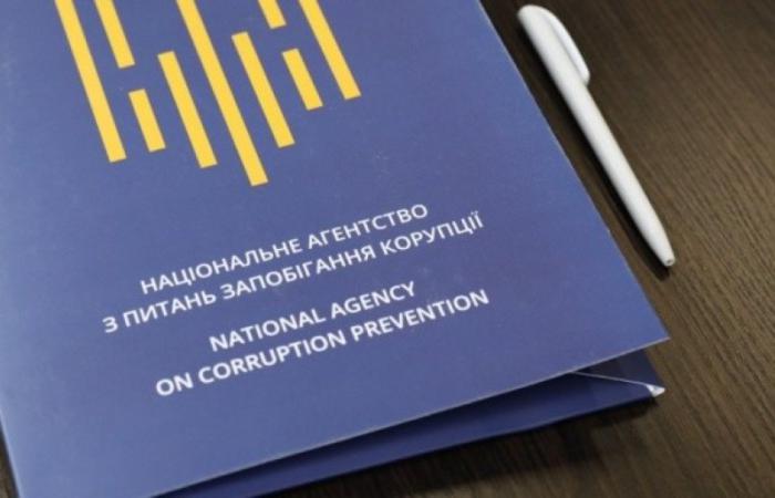 Мільйонні подарунки від родичів: чиновник Київської митниці показав у декларації нові квартири