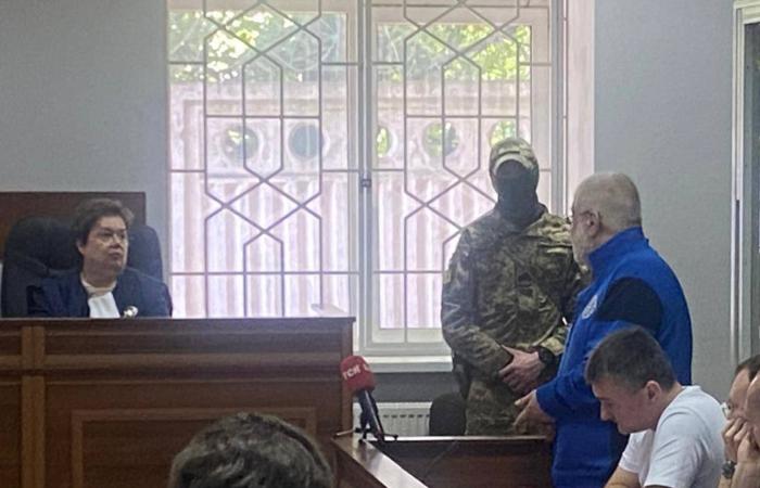 Адвокат Карпенко вимагає мільйонну моральну компенсацію з Коломойського