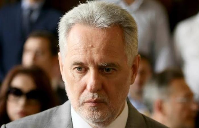 Російський слід українського хімпрому: у мережі опублікували паспорт РФ олігарха Дмитра Фірташа
